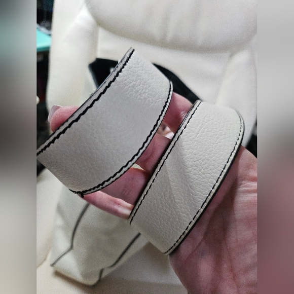 Bath & Body Works White Shoulder Bag with Detachable Clutch - Picture 7 of 11